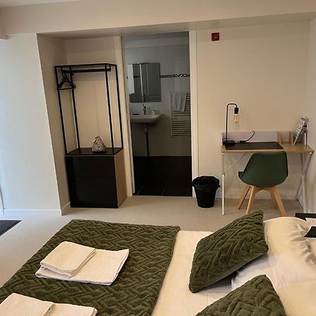 Hotel Le Saint Patrice บาเยอ ภายนอก รูปภาพ