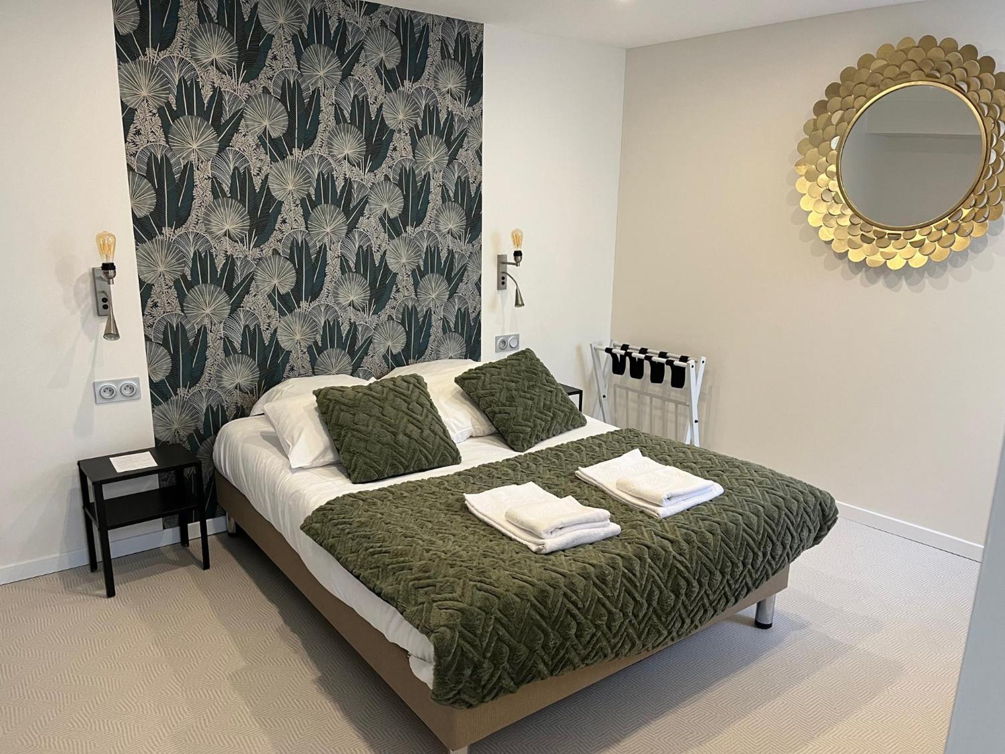 Hotel Le Saint Patrice บาเยอ ภายนอก รูปภาพ