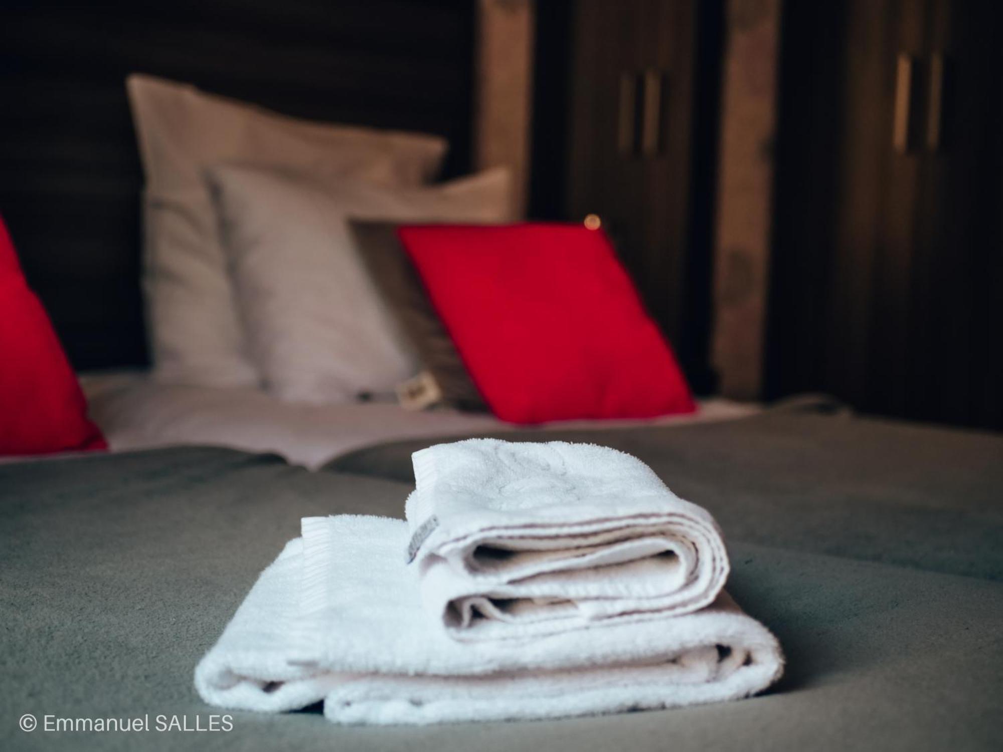 Hotel Le Saint Patrice บาเยอ ภายนอก รูปภาพ