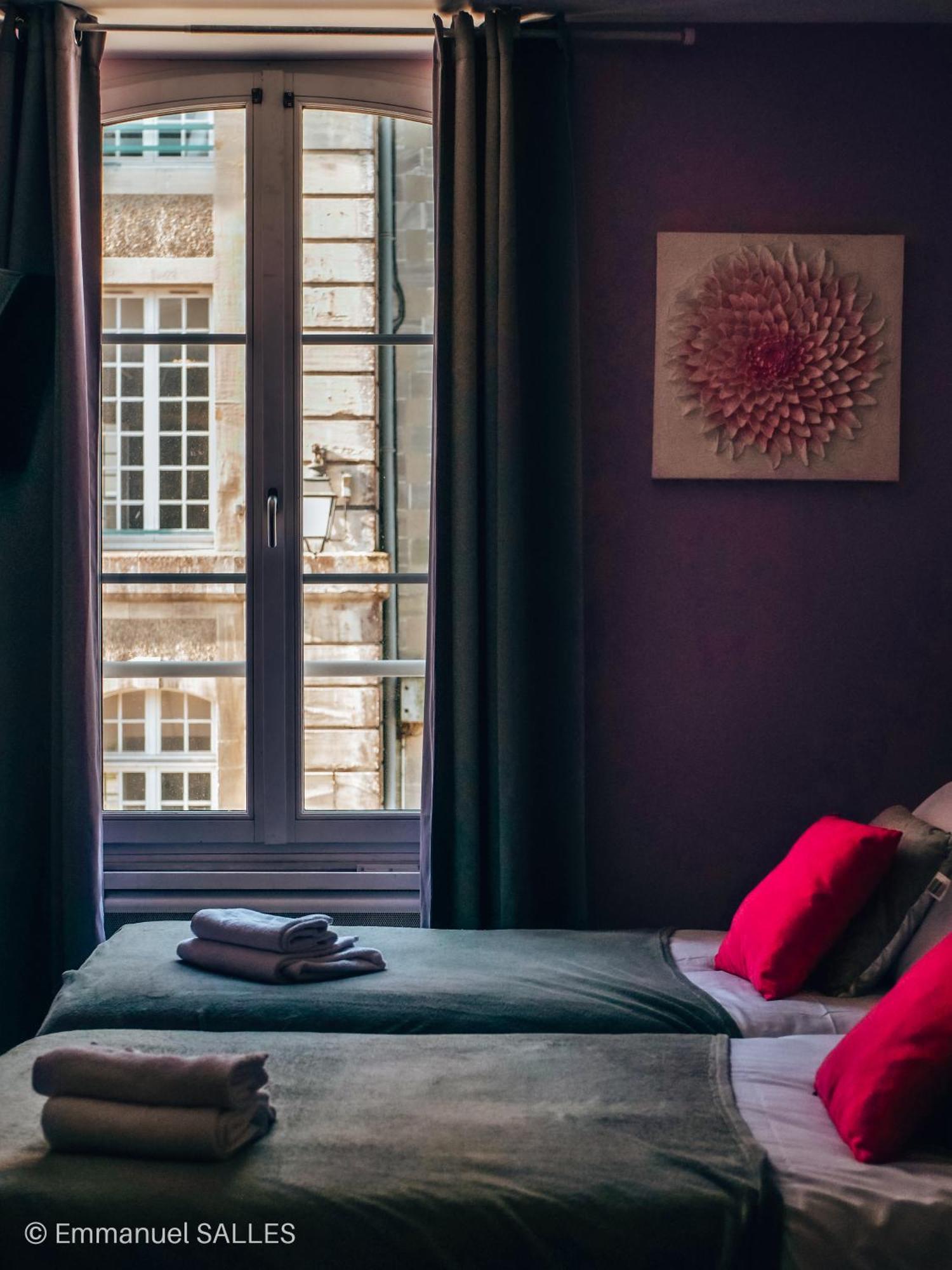 Hotel Le Saint Patrice บาเยอ ภายนอก รูปภาพ
