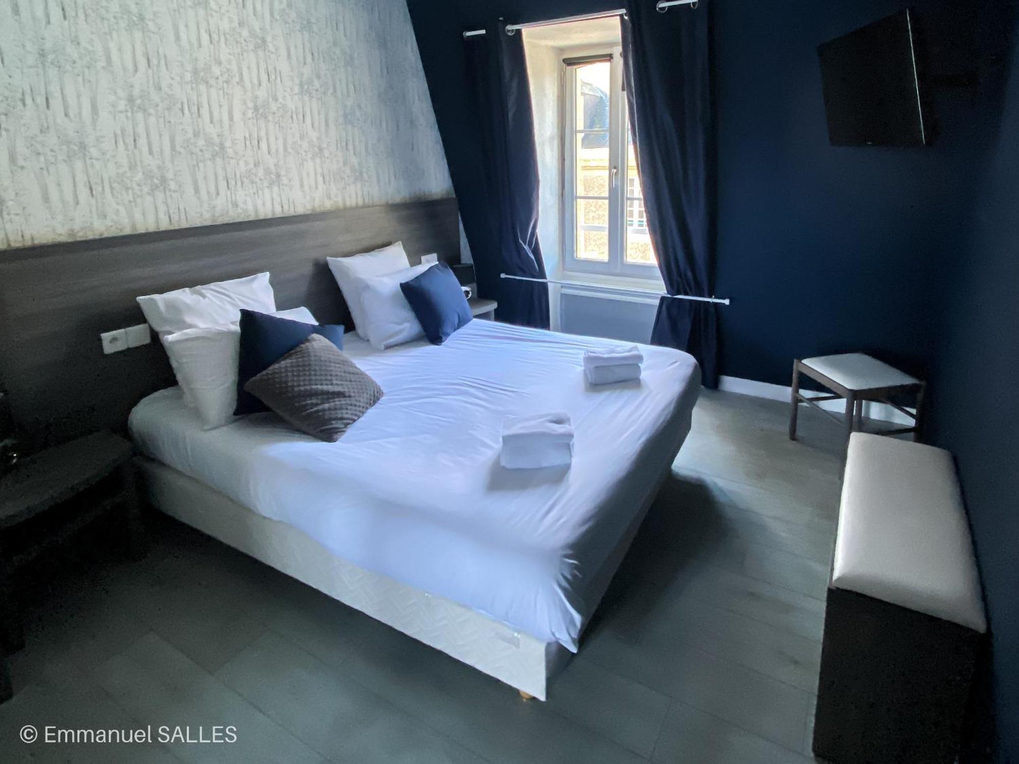 Hotel Le Saint Patrice บาเยอ ภายนอก รูปภาพ