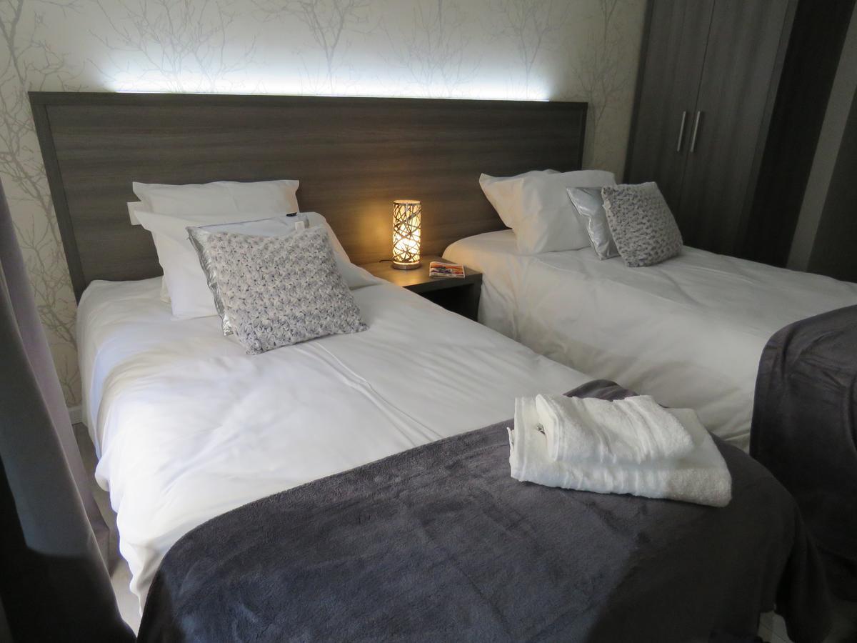 Hotel Le Saint Patrice บาเยอ ภายนอก รูปภาพ