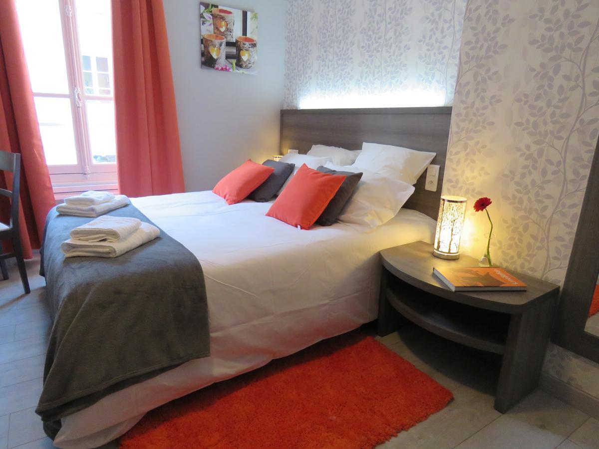 Hotel Le Saint Patrice บาเยอ ภายนอก รูปภาพ