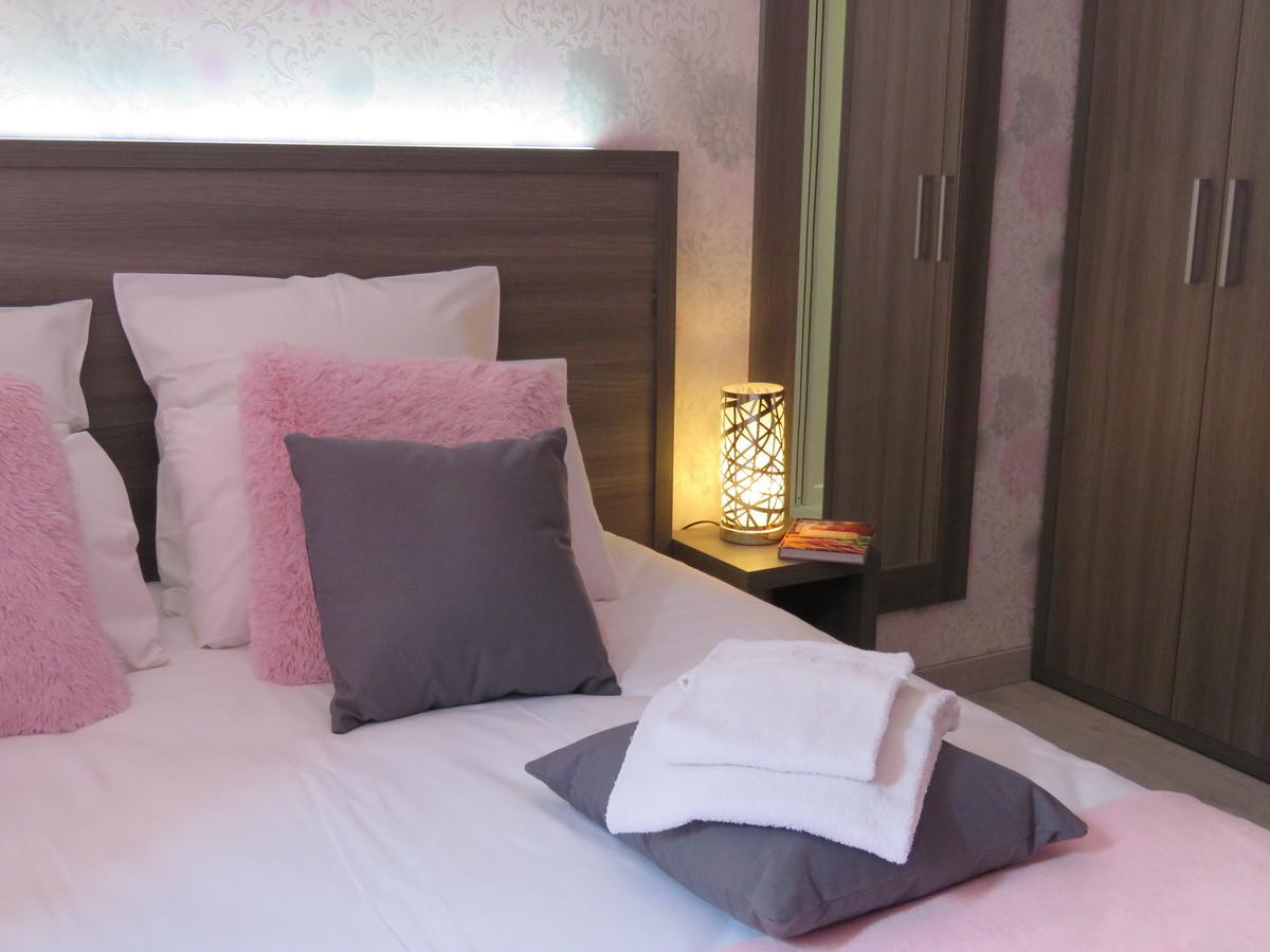 Hotel Le Saint Patrice บาเยอ ภายนอก รูปภาพ