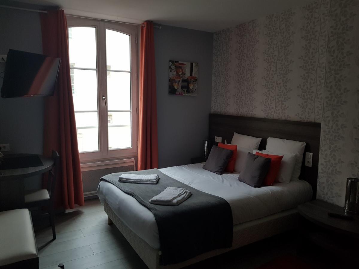 Hotel Le Saint Patrice บาเยอ ภายนอก รูปภาพ